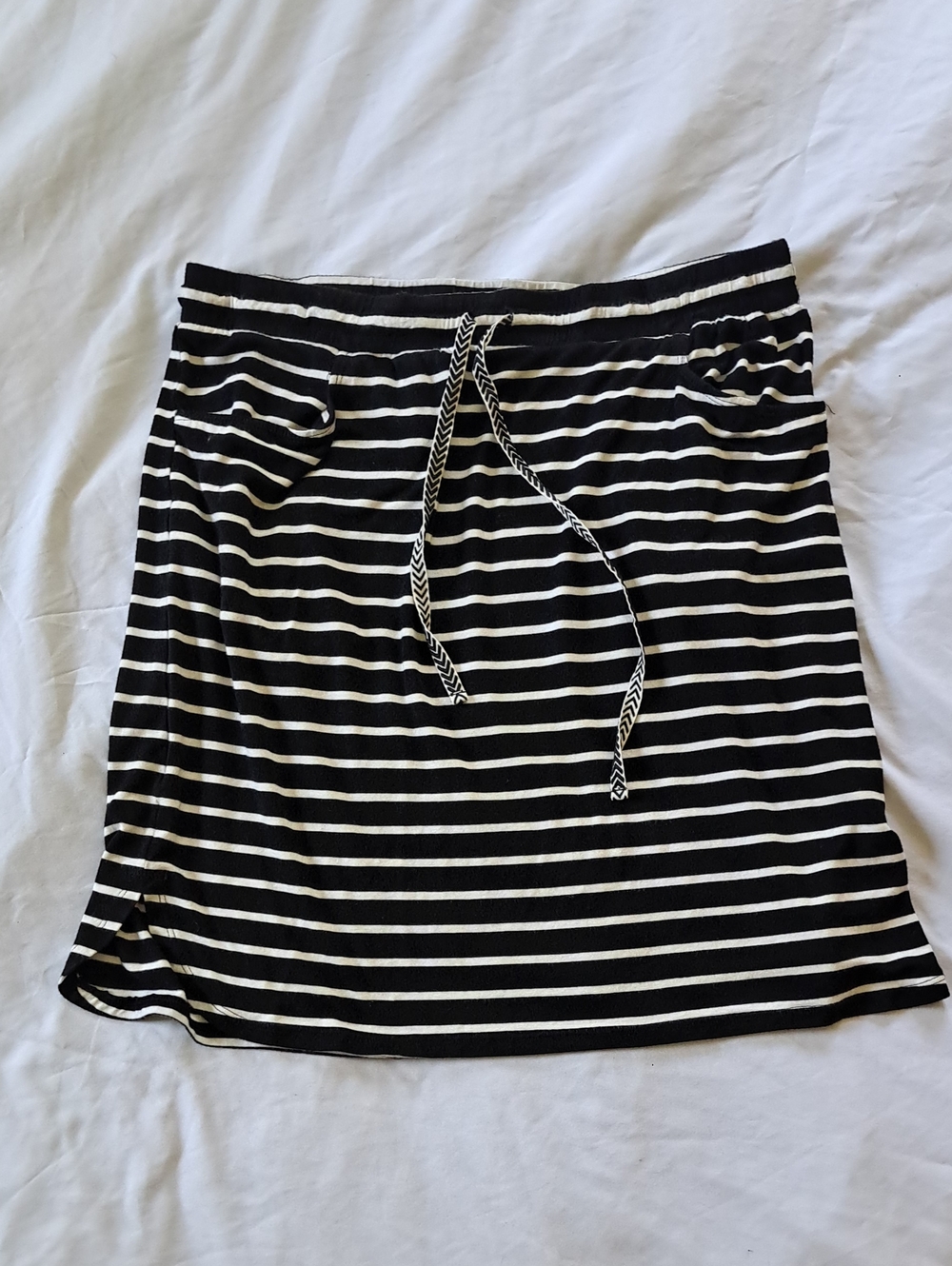 Max Studio Black and White Striped Stretchy Sporty Skirt With Drawstring Size M